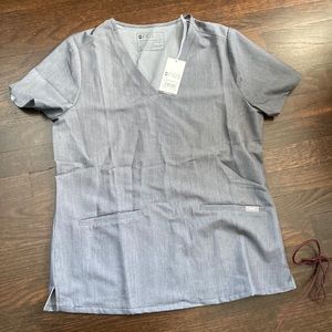 FIGS casma 3 pocket scrub top NWT